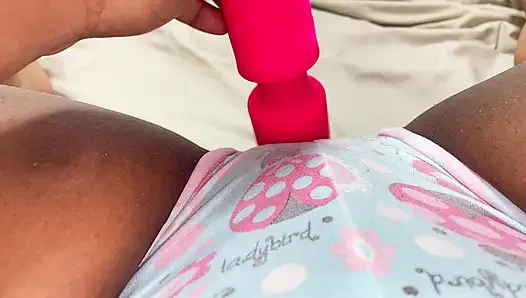 I put on tight shorts and itch my vagina and I manage to get a good orgasm