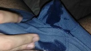 Cumming en mi ropa interior