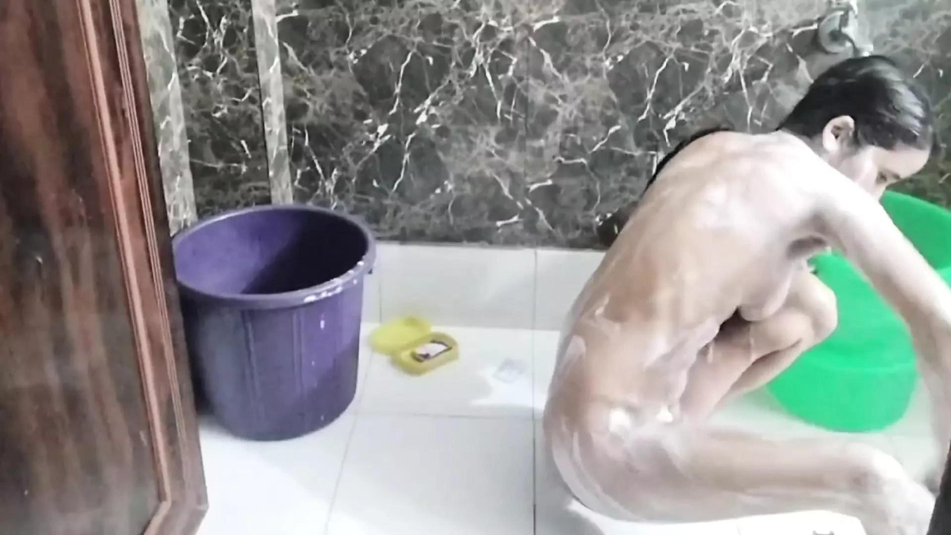 La fidanzata musulmana ha fatto un video MMS in bagno