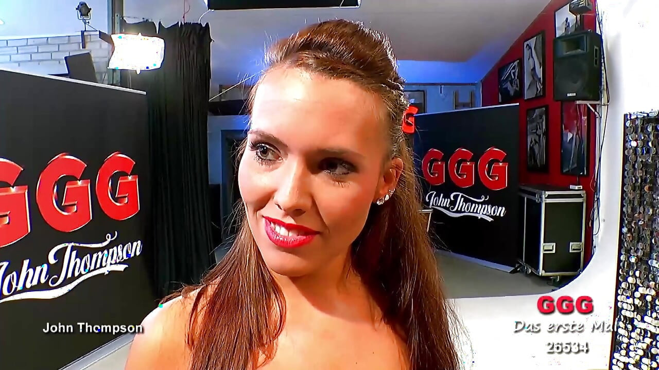 Ruiva curiosa é preenchida com porra instantaneamente