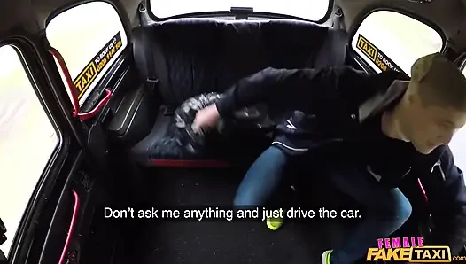 Female fake taxi - sopir ceko yang hot ngentot sama pencuri nakal