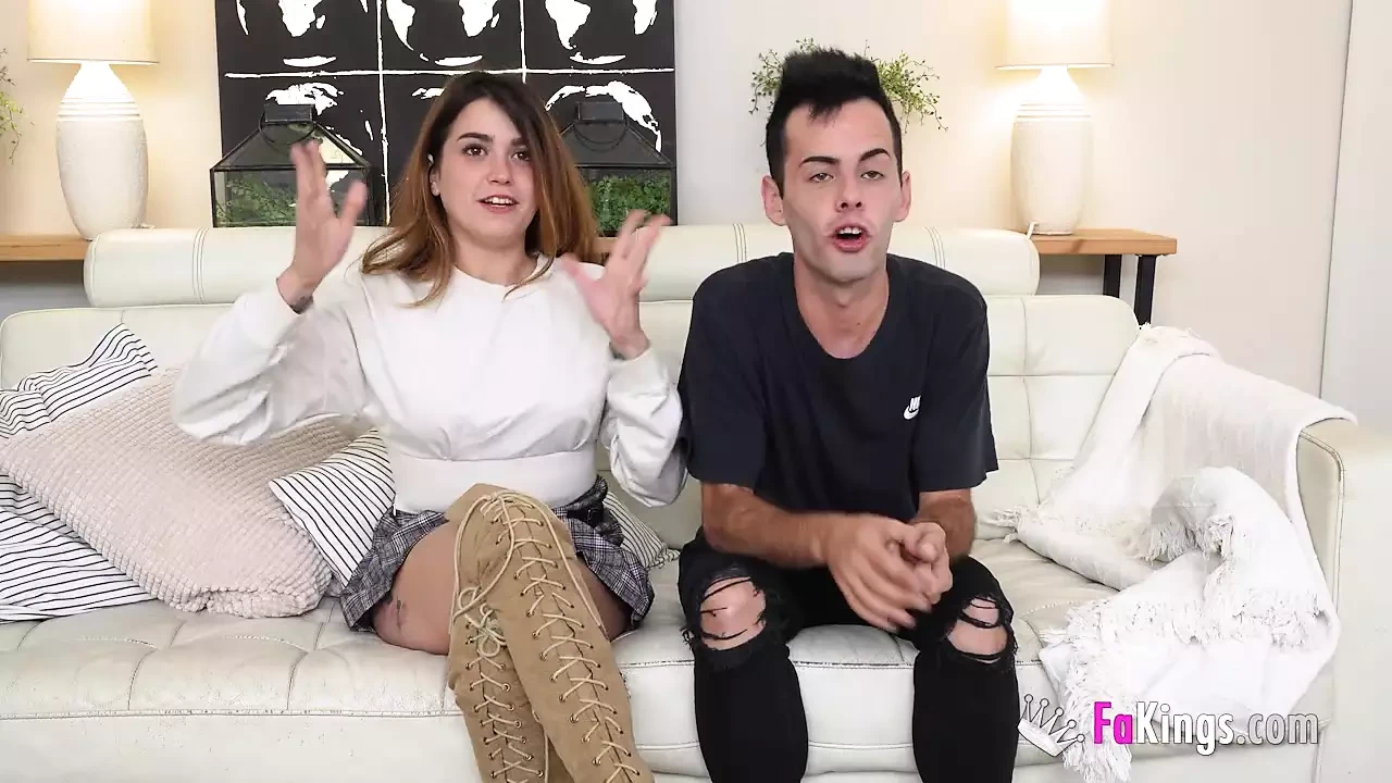 Dude makes Valentina Lapiedra moan like a BITCH while her husband watches