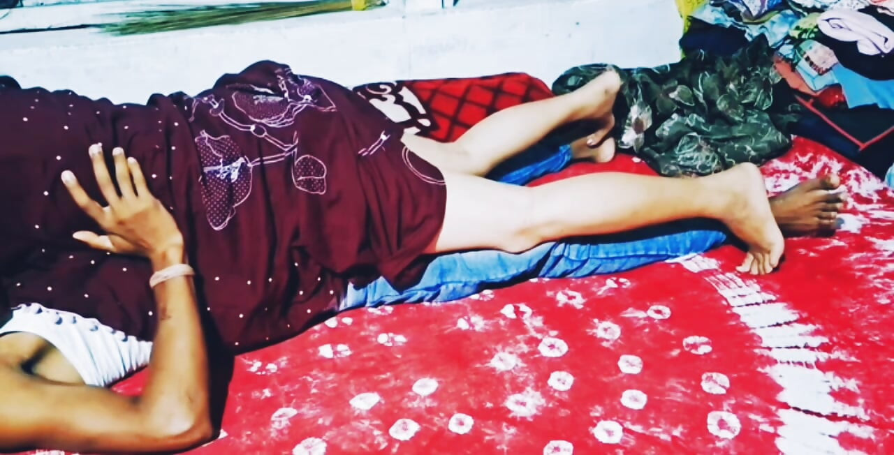 Bhabhi z wielkim, pulchnym tyłkiem potrzebuje głębokiego rżnięcia cipki przez mocnego kutasa devara.