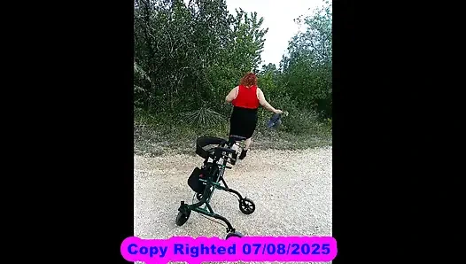 Sexy Krankenschwester Vicki Geht Im Park, Blankziehen Und Neckt Dich