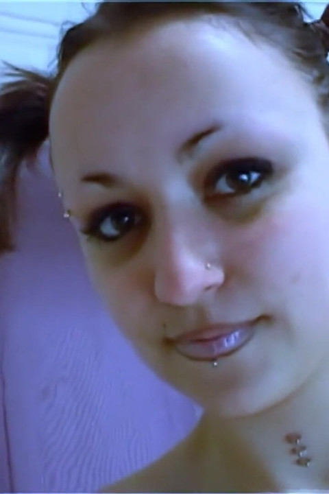 Krystal Wallas Krystal Wallas se consolando na cama