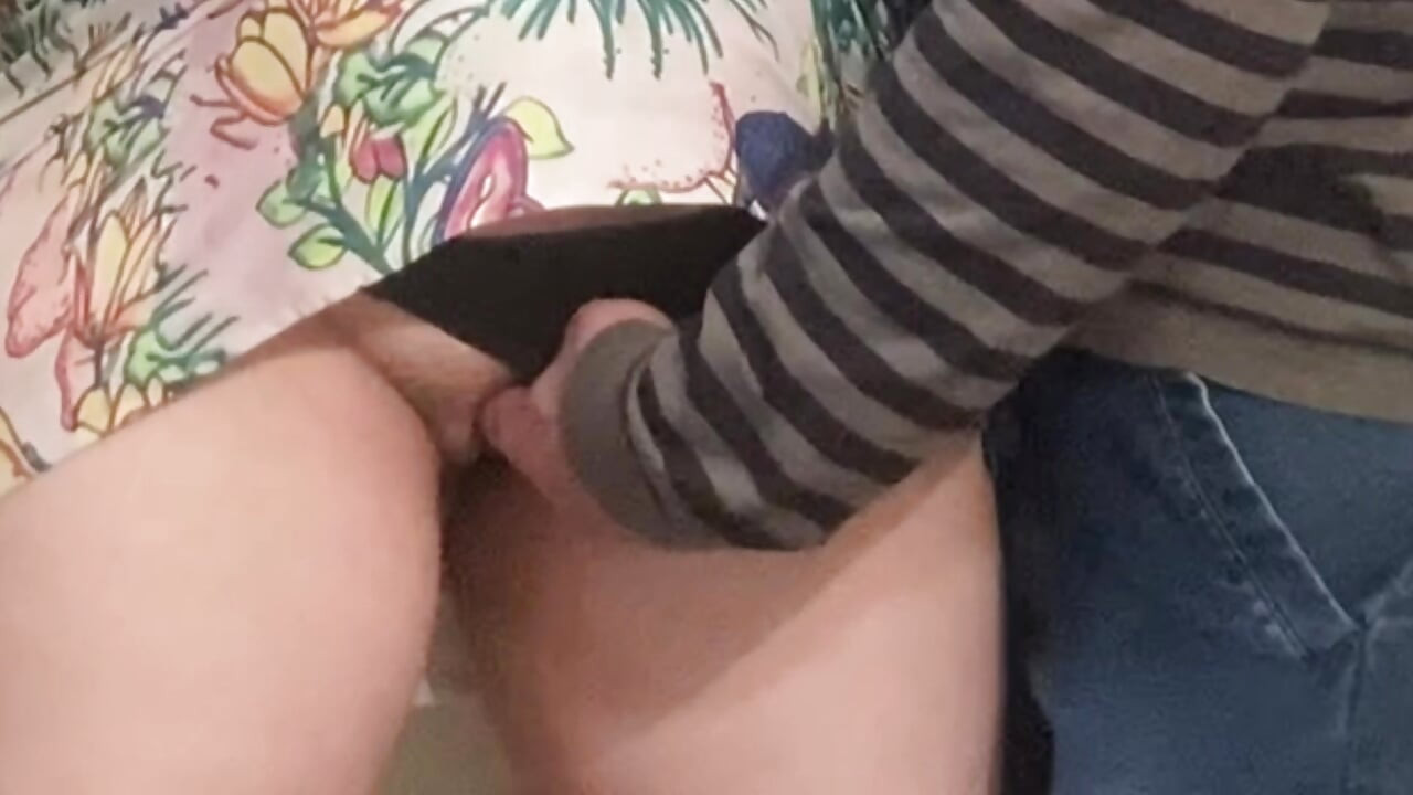 Sexy buceta peluda no metrô dedada por seu chefe