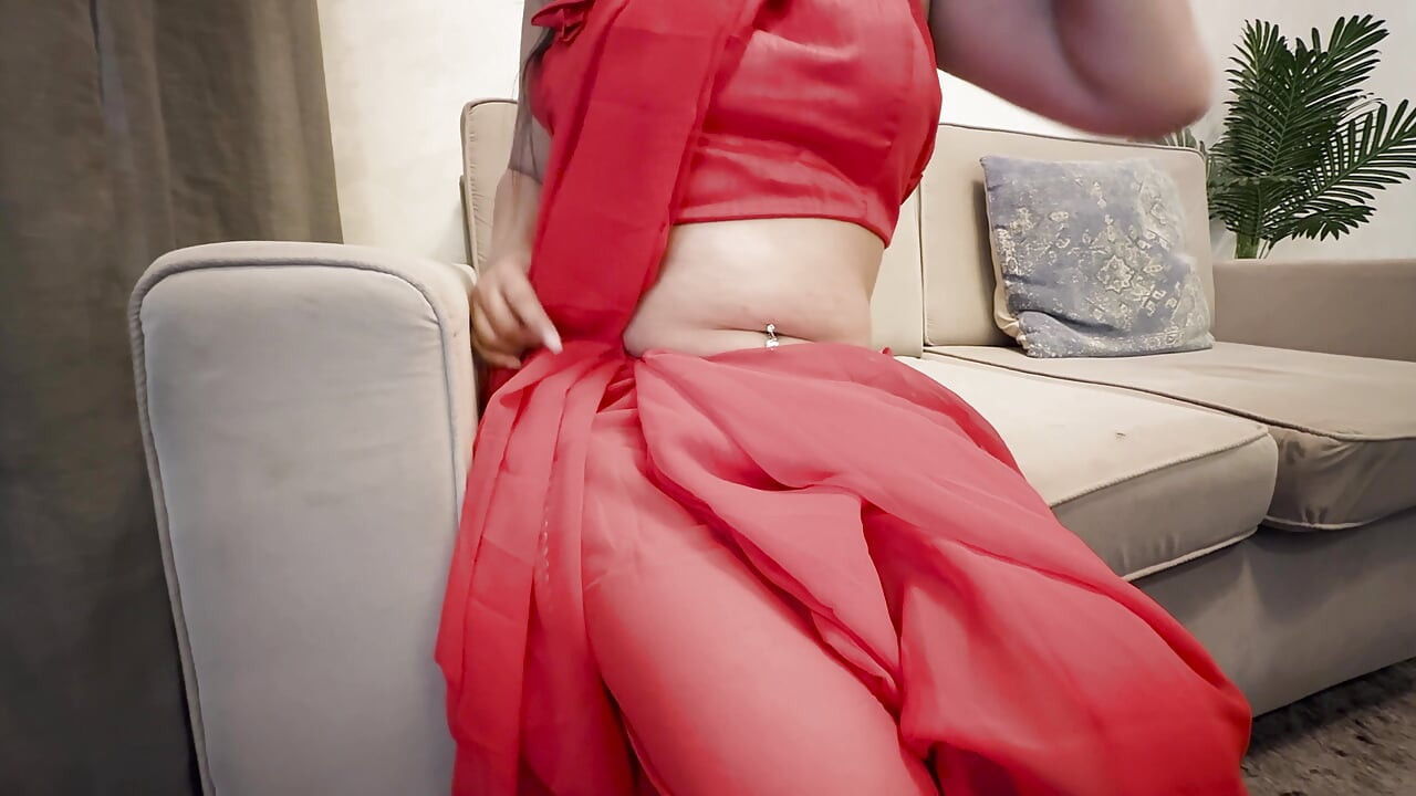 Malkin ke pair daba ke naukar ne seduce Kiya hardcore chudai