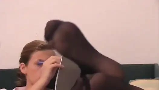 Siyah çoraplı naylon ayaklar