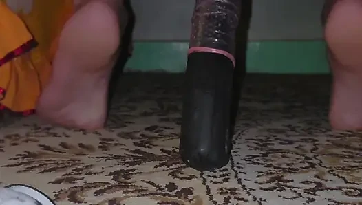 Sevimli femboy büyük götü ve göğüsleriyle oynuyor