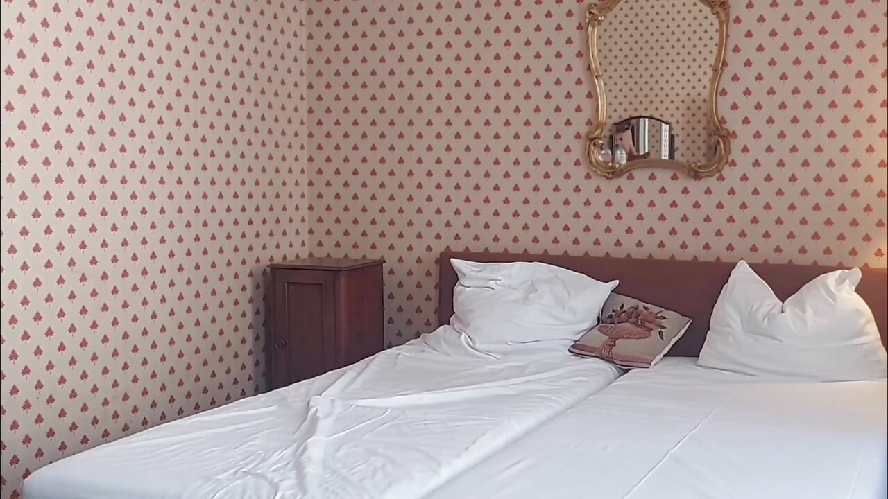 Blonde mature sexy bed games