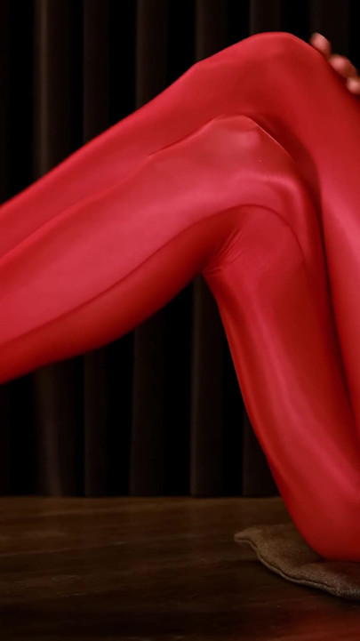 926 Ultra Shiny Red Pantyhose