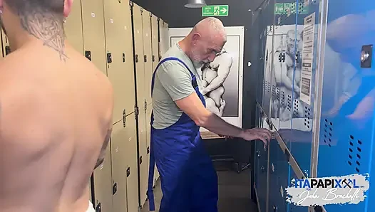 Stepdaddy Itapapixxl Hard Fuck in the Locker Room Hunk John Brachalli