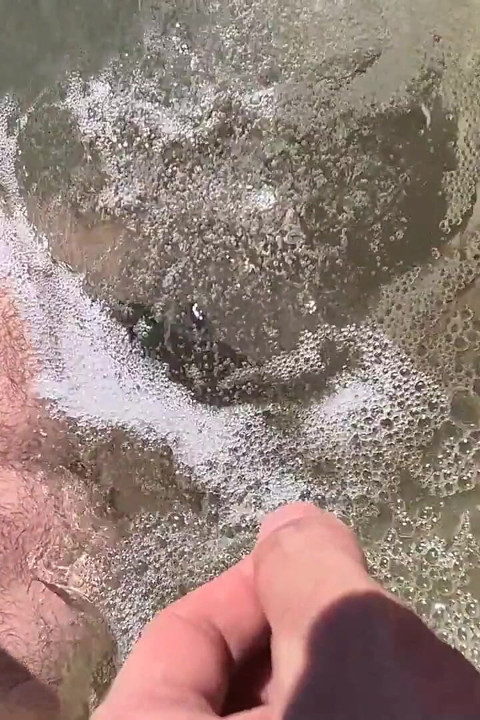 Mamada Y Corrida Facial En El Jacuzzi