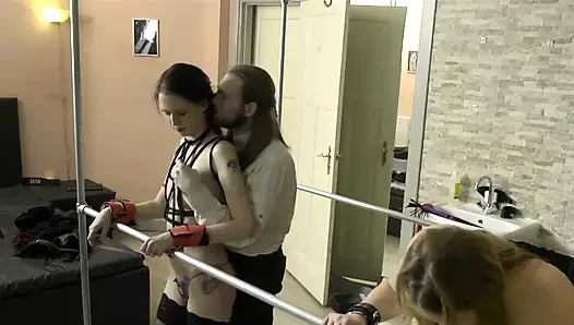 Meliss und Zoë bekommen spanking