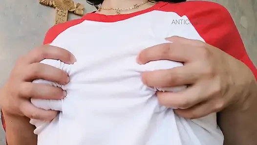 Aku lagi asik muasin memekku pakai pentil!