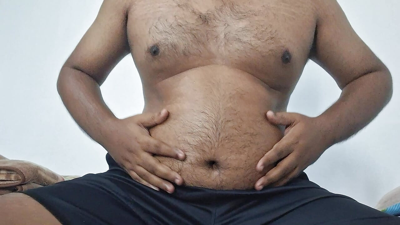 Ragazzo asiatico arrapato si masturba il cazzo