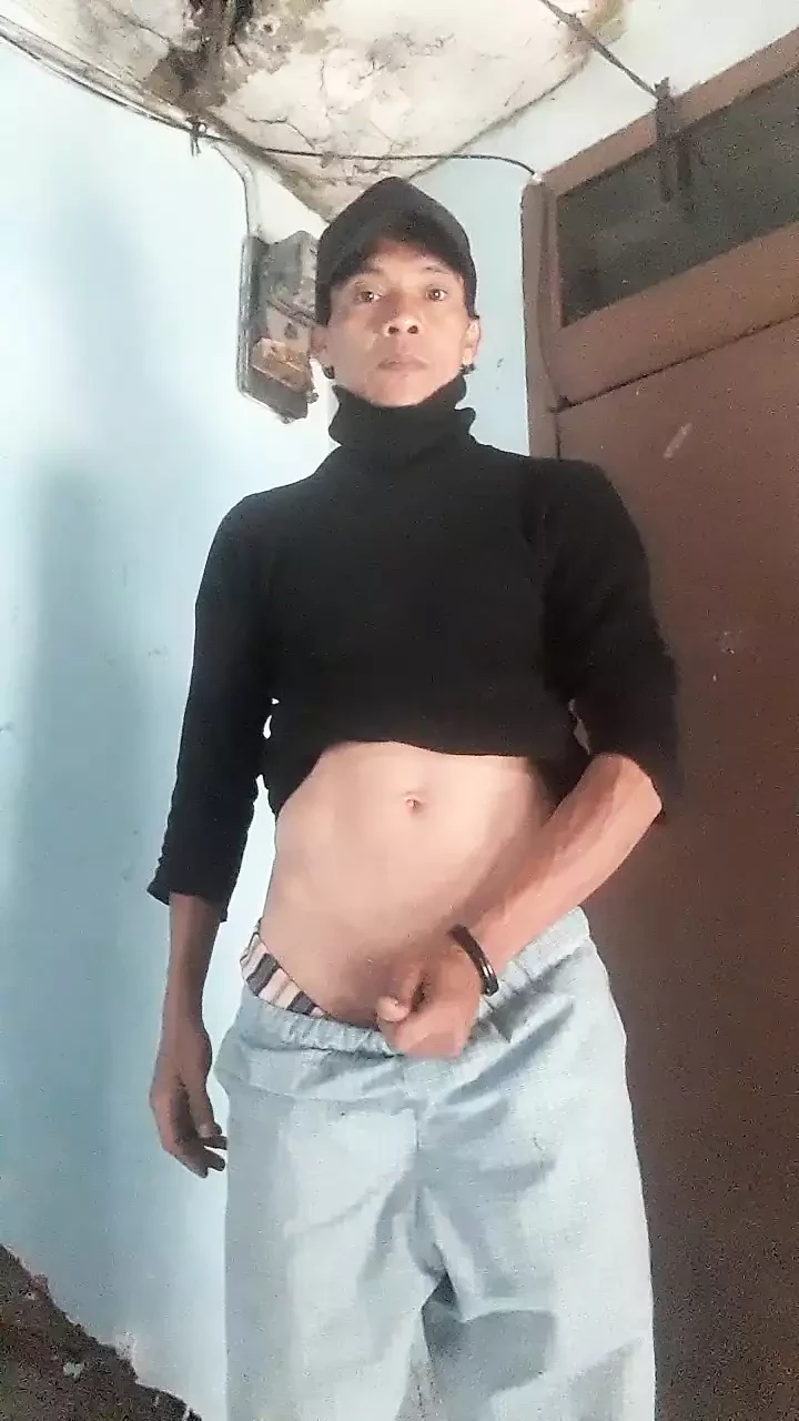 Así que quiero chorrear al sonido de Waita gimiendo detrás de la puerta
