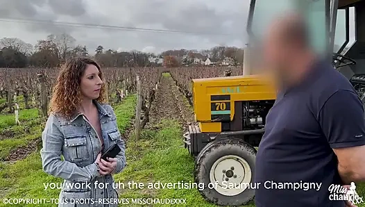 Ich Werde in Einem Traktor Von Einem Bauern Gefickt, Der Mich in Seinen Weinbergen Überrascht