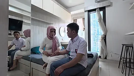 Murid yang lagi stres dientot habis-habisan sama gurunya