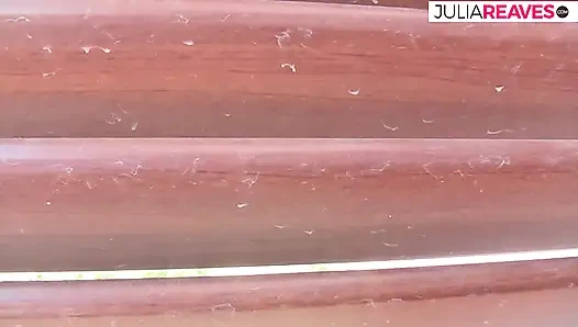 Извращенная пара трахается у бассейна отеля