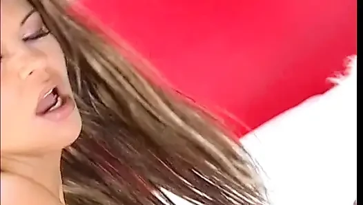 Wajah rio mariah si seniorita hot dengan melon besar dicrot sperma setelah dientot kontol ngaceng