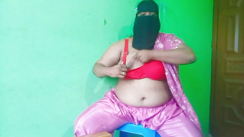 Adakah anda mempunyai seseorang untuk meletakkan wang ke dalam pepek saya.