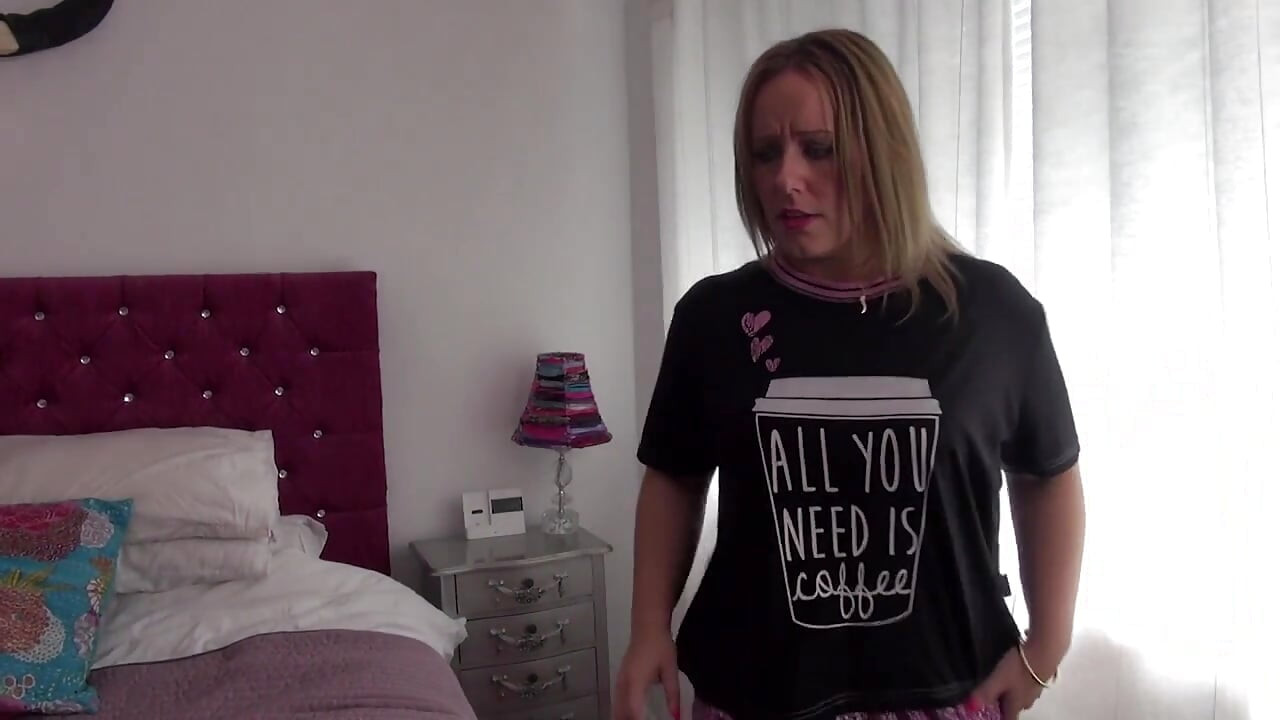 Une brune avec un gros cul se fait baiser