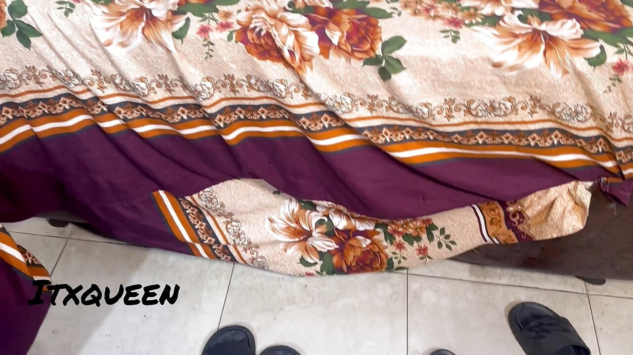 Wyczerpany, ale nadal dał mu moją soczystą cipkę, dzięki czemu może lepiej się zrelaksować