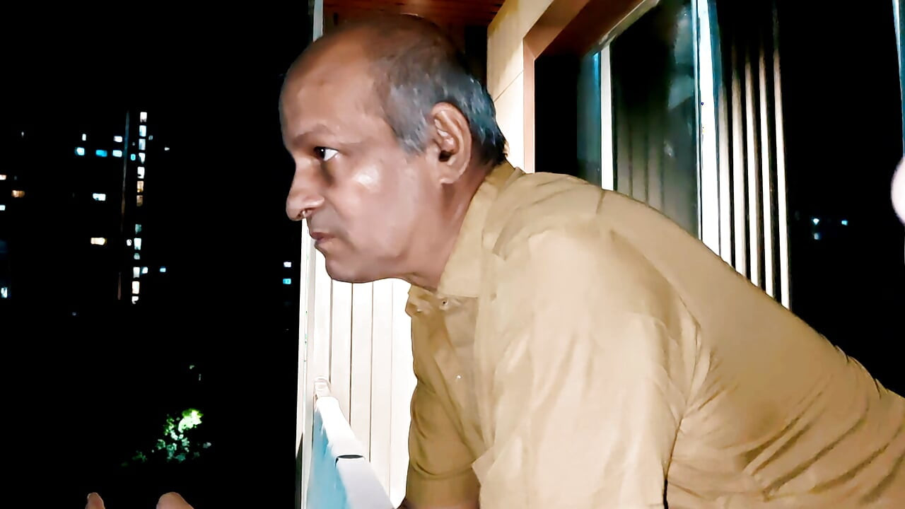 Vidéo indienne. Le beau-père âgé baise brutalement avec sa belle-fille dans un hôtel. Desi, audio en hindi