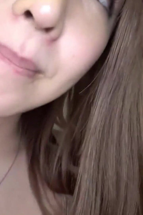 Un ángel que trabaja de noche: una chica al anochecer, una estudiante de día