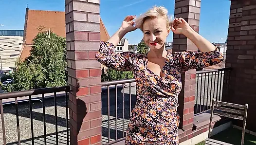 Glas-analdildo auf dem Dach - Teil 1