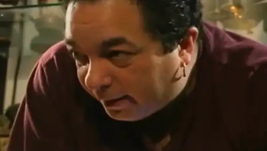 Suami berbagi istrinya yang cantik