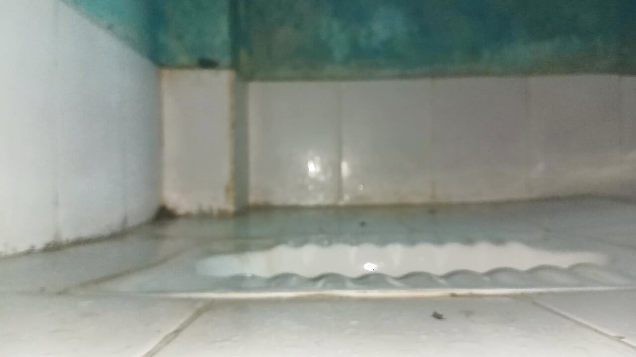 A single boy find my gf on my bathroom