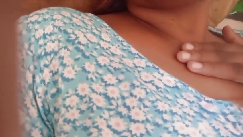 인도 여배우 Anne Perfect 다리 - 쪼이는 보지와 보짓물 가득한 엉덩이로 자위