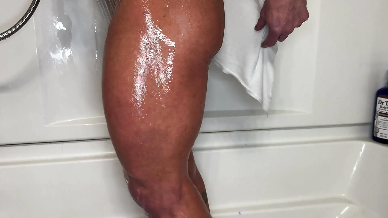 Shower Flex Fantasy: Kandy Flexes and Rips Her Tank Top