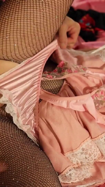 Splendido momento da "2483Eo_II_01 - amatoriale francese, Sesso con i vestiti, lingerie di raso, leccata di culo, pompino, sborrata"