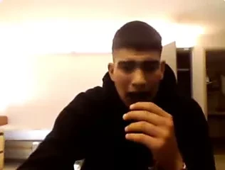 Streč vojnik na kameri