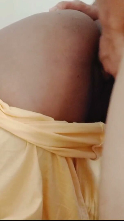 Bhabhi fierbinte prinde devarul masturbându-se acasă, apoi fac sex împreună, video sex hindi cu vorbe murdare… | Clip 1