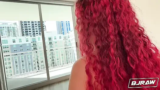 Mahasiswi nakal ini nyepong kontol sensual sama archer ali
