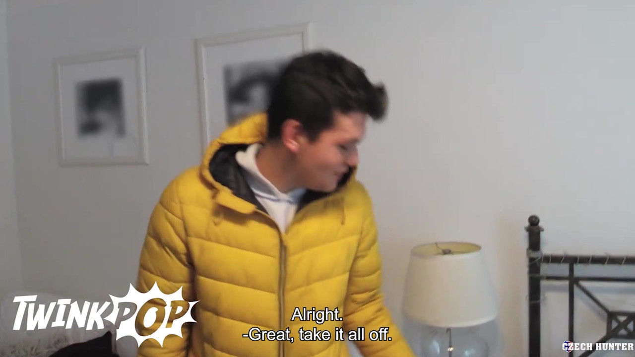 他在去买烟的路上遇到了一个愿意给他额外爱的男人 - twink pop