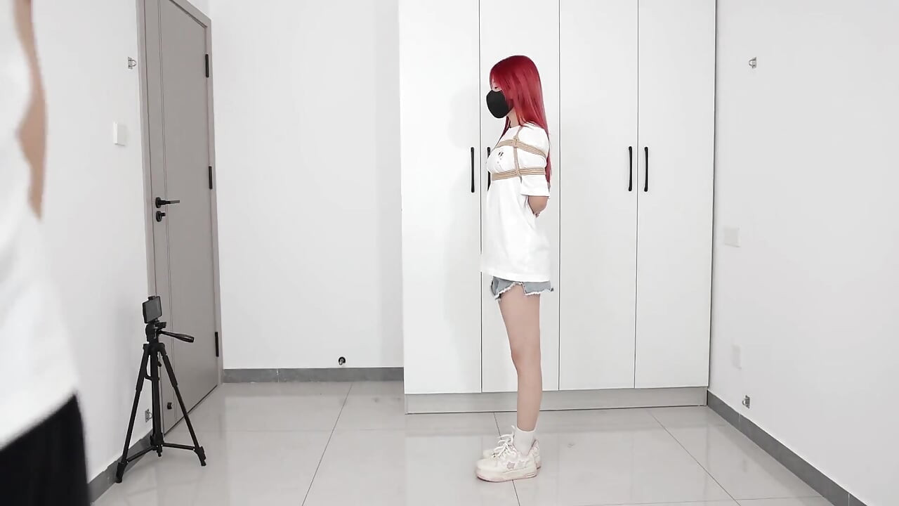 繩索束縛跳舞女孩