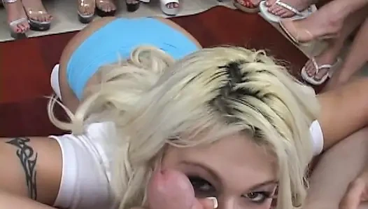 Üniversite yurdu oral seks partisi ateşli 20 yaşındaki sürtükler yarak emiyor