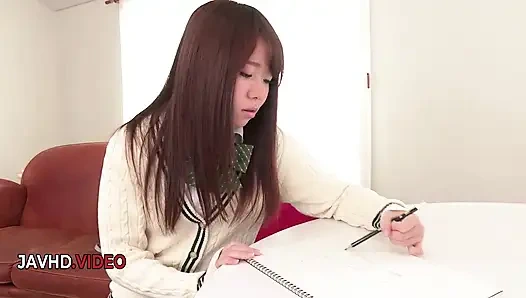 Asyalı genç chihiro nishikawa'nın sakso becerileri ile seksi okul odası baştan çıkarma