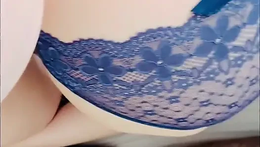 Karımı külotunu çıkarmadan sikiyorum, spermle dolu!