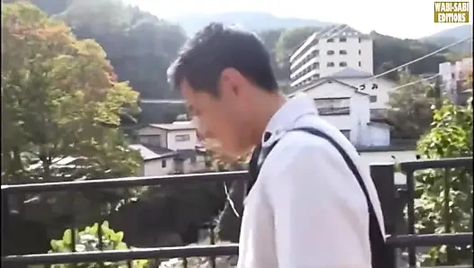 Saatler sonra, ezici derecede samimi bir yetişkin misafirperverliği deneyimiyle bilinen kaplıca hanı -sahne.5