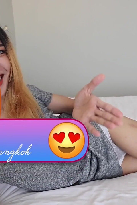 Helloladyboy, dünner asiatischer ladyboy wird auf ihr gesicht vollgespritzt