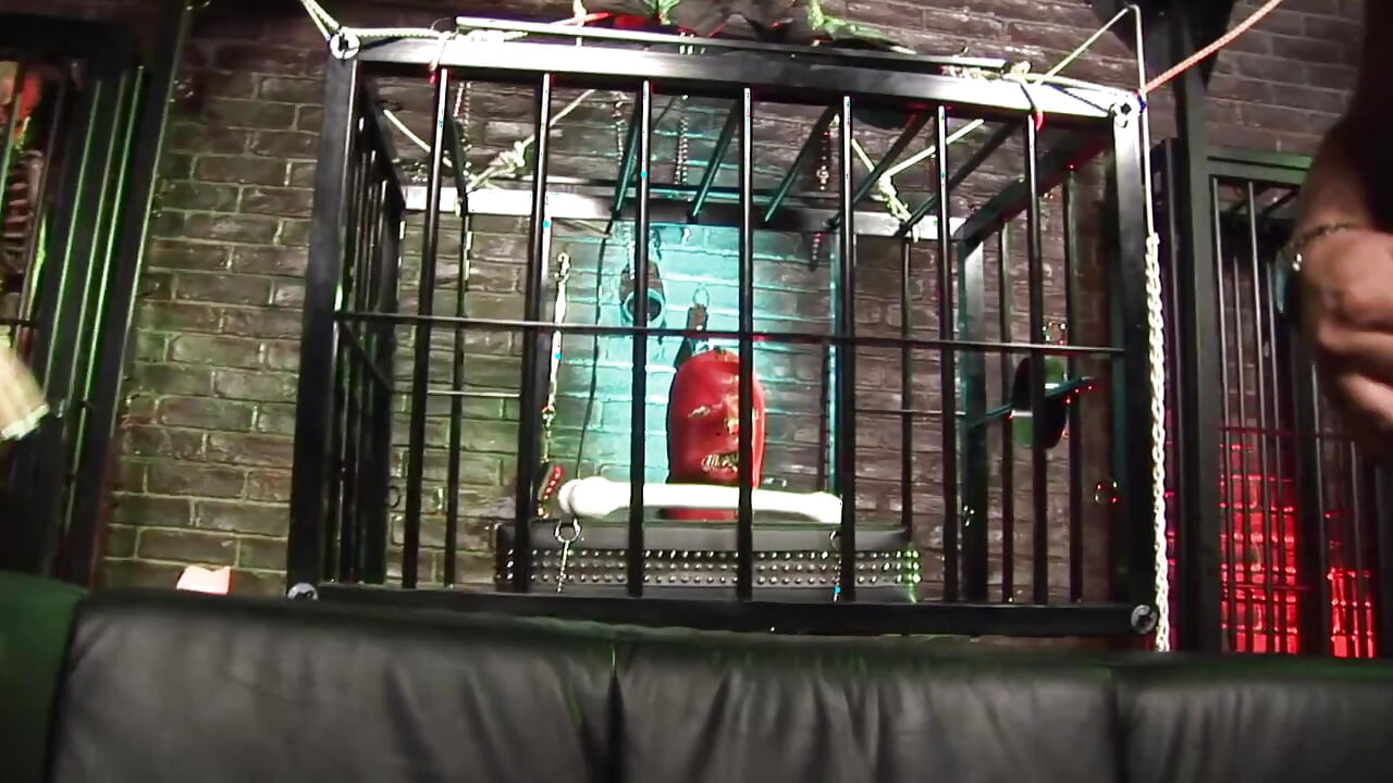 Güzel sarışın bebek üçlü seksten zevk aldı