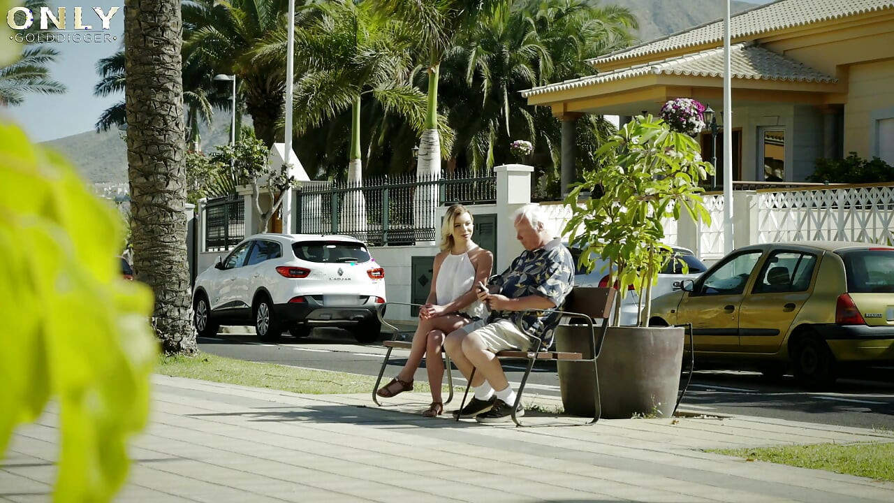 Voluptuous blonde Mary Monroe awesome sex with the rich guy