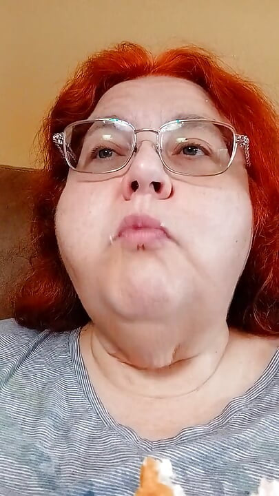 Lížu Bolo sendvič pro tlustou dívku, která jí fanoušky!