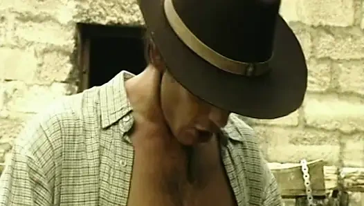 Ibu dan ayah bercinta di pinggir jalan